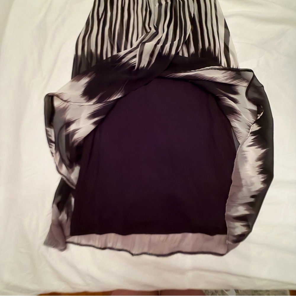 Women's Black and White Sleeveless Tie-Dye High-Low Tank cover up - Picture 2 of 7